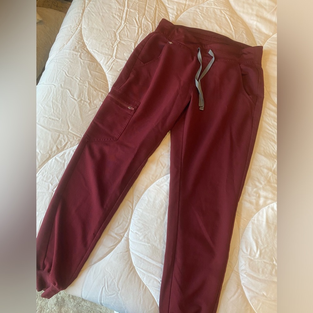 FIGS scrubs joggers - size S